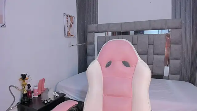 zulyjones online show from November 1, 11:59 am