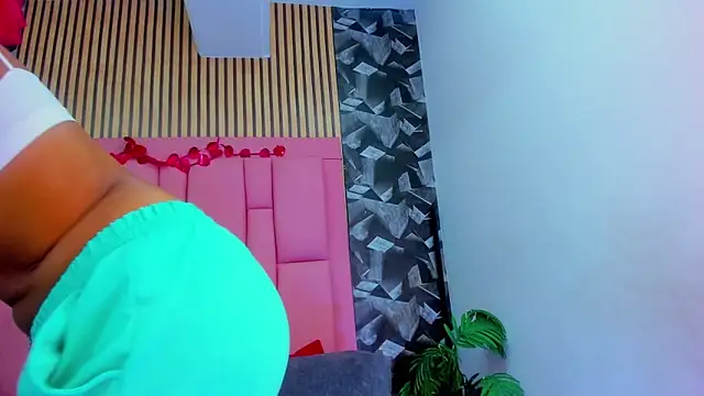 Brithanyslim online show from March 11, 7:30 pm