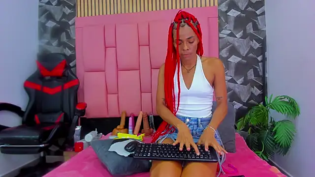 Brithanyslim online show from April 4, 5:08 pm