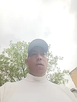 Snapshot of Reveldeseductor chatting on April 7, 11:01 am Reveldeseductor online show from April 7, 11:01 am