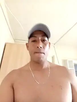 Snapshot of Reveldeseductor chatting on April 6, 9:05 pm Reveldeseductor online show from April 6, 9:05 pm