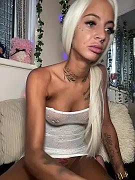 Snapshot of mrs_skinny_goddess chatting on July 15, 3:30 pm mrs skinny goddess online show from July 15, 3:30 pm