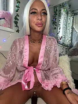 Snapshot of mrs_skinny_goddess chatting on June 26, 5:41 pm mrs skinny goddess online show from June 26, 5:41 pm
