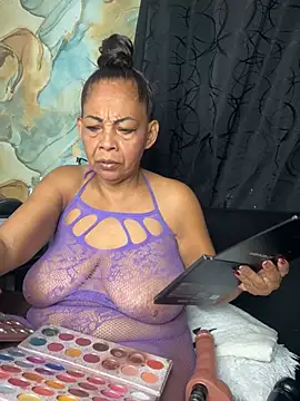 Snapshot of chiquimaturesexy chatting on May 25, 11:36 pm chiquimaturesexy online show from May 25, 11:36 pm