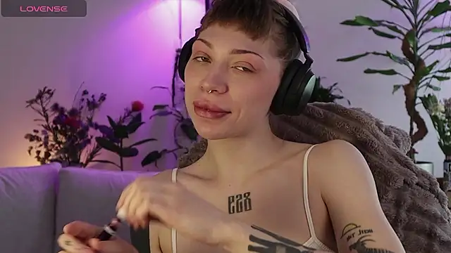 PaulaPratt online show from March 13, 5:23 am