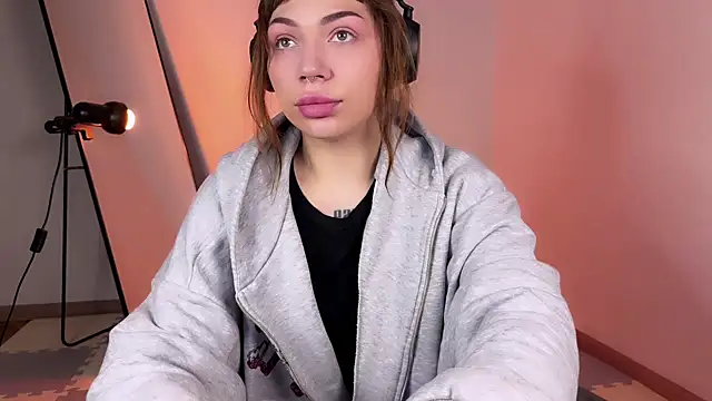 PaulaPratt online show from February 26, 3:46 am