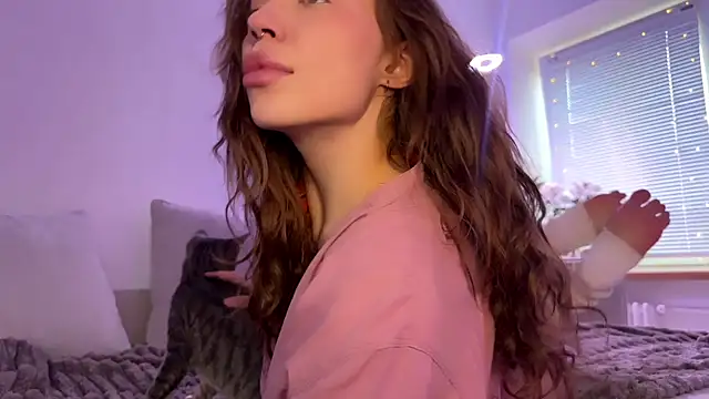 PaulaPratt online show from October 31, 1:19 pm