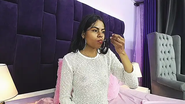 SaraFlores online show from December 19, 3:18 am