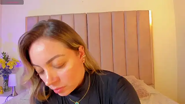 VICTORIA RASH online show from January 16, 8:35 pm