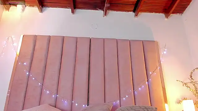 VICTORIA RASH online show from January 17, 9:39 pm