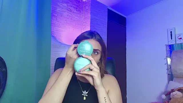 dakota Robbins  online show from November 23, 6:40 pm