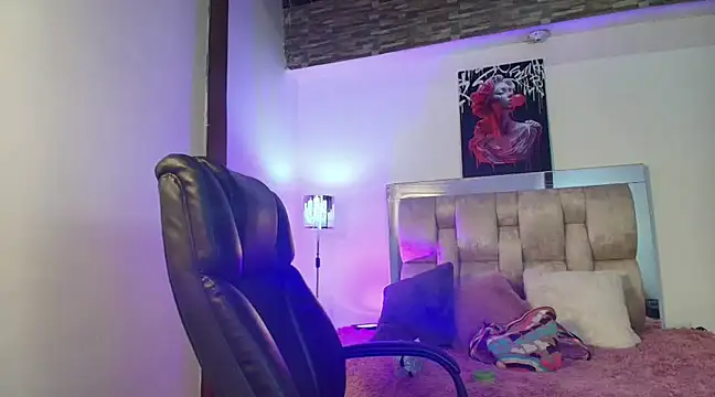 dakota Robbins  online show from March 14, 10:05 pm