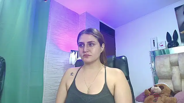 dakota Robbins  online show from November 20, 9:15 pm