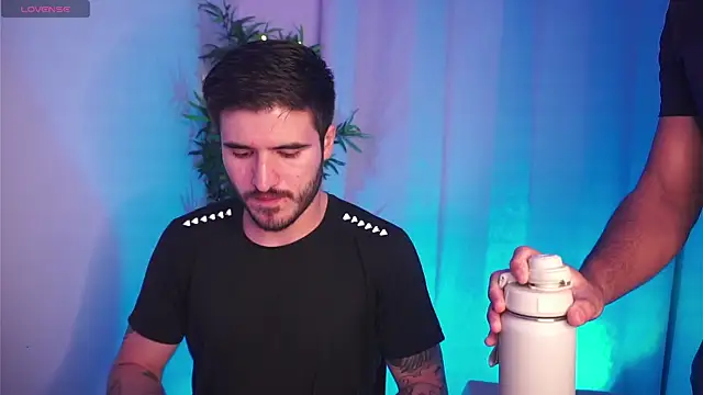 Tony Wylie online show from December 17, 10:48 pm