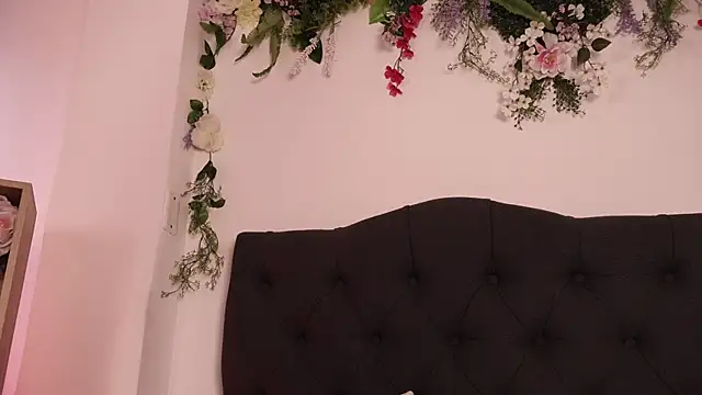 justnala  online show from November 17, 5:50 pm