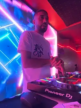 Snapshot of djtimka chatting on September 26, 6:59 pm djtimka online show from September 26, 6:59 pm