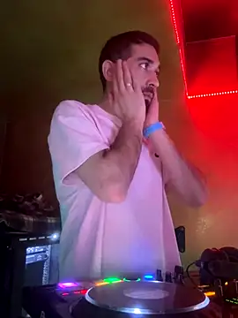 Snapshot of djtimka chatting on November 25, 7:14 pm djtimka online show from November 25, 7:14 pm