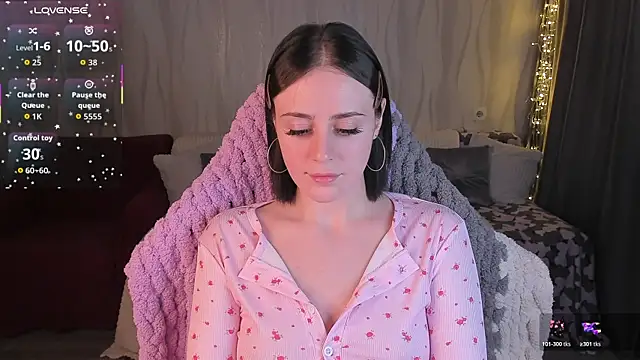 Emmi Flowers online show from April 2, 3:19 pm