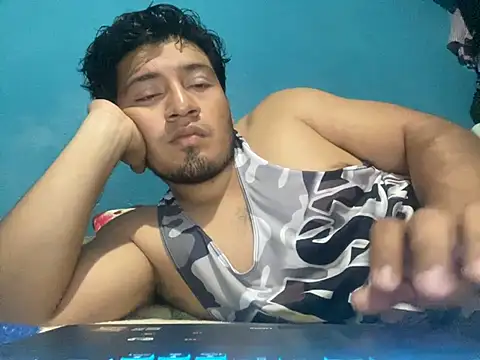 Snapshot of YoElMasHot chatting on April 23, 9:05 pm YoElMasHot online show from April 23, 9:05 pm