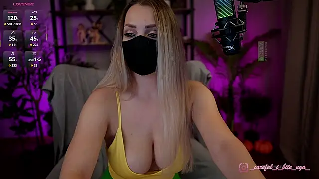 Snapshot of careful_i_bite_nya chatting on November 29, 4:07 pm careful i bite nya online show from November 29, 4:07 pm