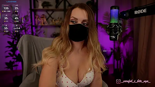 Snapshot of careful_i_bite_nya chatting on February 14, 7:14 pm careful i bite nya online show from February 14, 7:14 pm