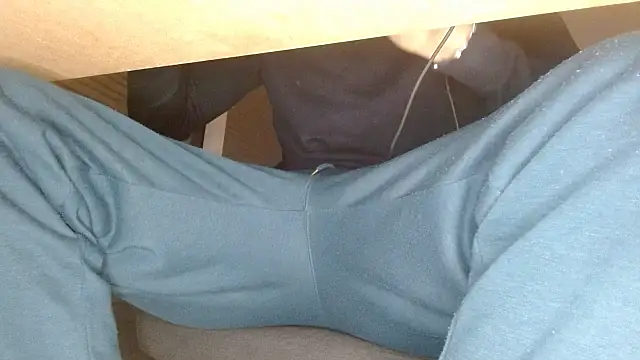 Snapshot of nass21cmm chatting on February 13, 9:38 pm nass21cmm online show from February 13, 9:38 pm