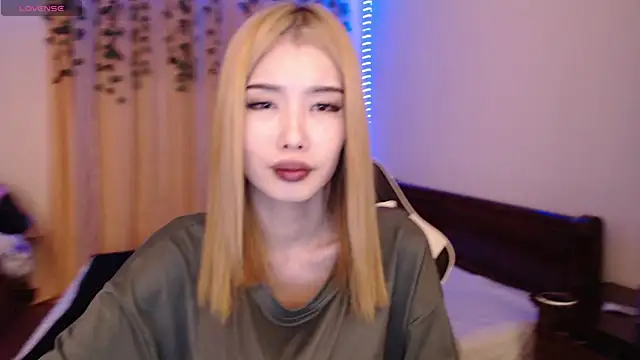 Snapshot of Velvetsky_1 chatting on January 21, 3:21 pm Velvetsky 1 online show from January 21, 3:21 pm