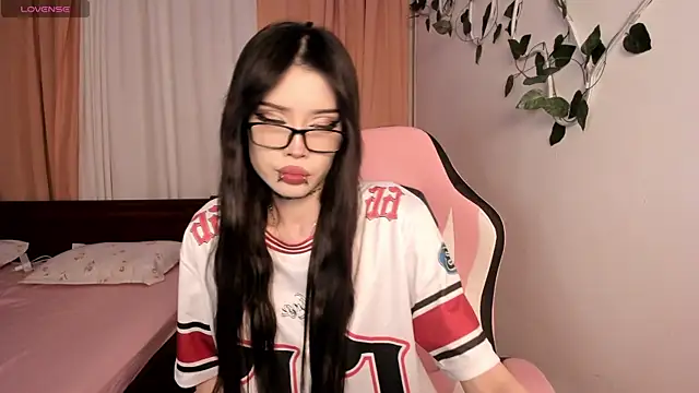 Snapshot of Velvetsky_1 chatting on October 30, 1:53 pm Velvetsky 1 online show from October 30, 1:53 pm