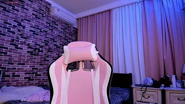 Snapshot of Velvetsky_1 chatting on November 28, 3:34 pm Velvetsky 1 online show from November 28, 3:34 pm