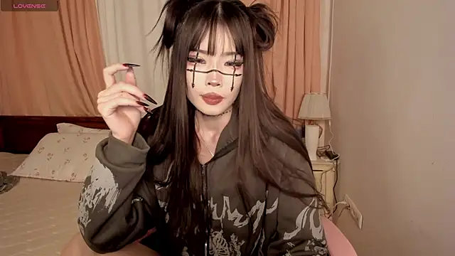 Snapshot of Velvetsky_1 chatting on October 19, 12:52 pm Velvetsky 1 online show from October 19, 12:52 pm