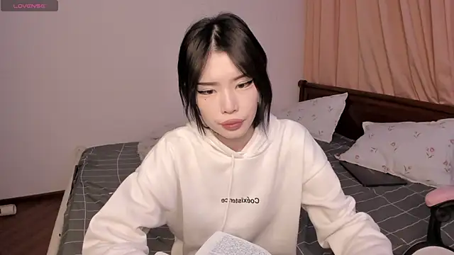 Snapshot of Velvetsky_1 chatting on October 7, 11:06 pm Velvetsky 1 online show from October 7, 11:06 pm