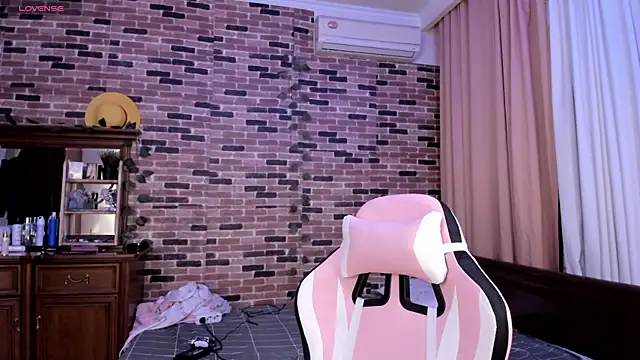 Snapshot of Velvetsky_1 chatting on November 9, 3:16 pm Velvetsky 1 online show from November 9, 3:16 pm