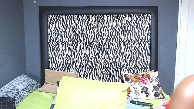 Snapshot of KinkyTall85 chatting on March 19, 10:00 am KinkyTall85 online show from March 19, 10:00 am