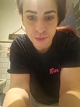 Snapshot of perla97 chatting on February 22, 8:42 pm perla97 online show from February 22, 8:42 pm