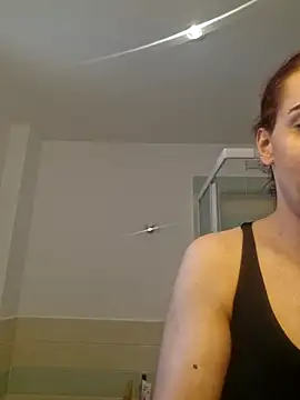 Snapshot of perla97 chatting on October 22, 12:15 pm perla97 online show from October 22, 12:15 pm