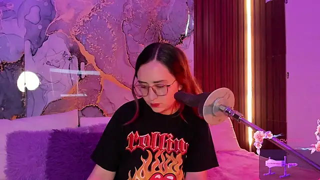 centaurigirl online show from November 22, 4:28 pm