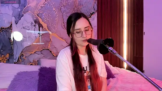 centaurigirl online show from November 21, 4:00 am