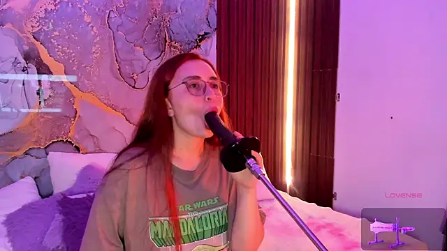 Snapshot of centaurigirl chatting on December 22, 2:33 am centaurigirl online show from December 22, 2:33 am