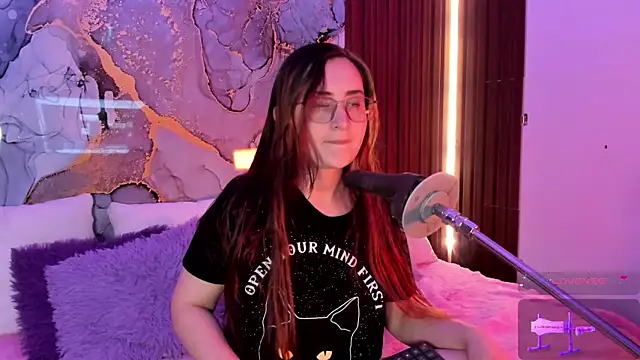 centaurigirl online show from November 13, 3:32 am