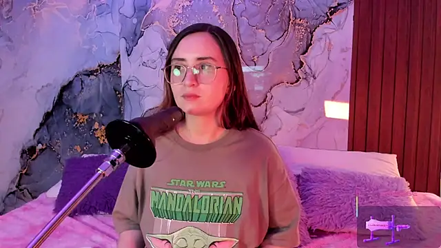 centaurigirl online show from December 1, 3:18 am