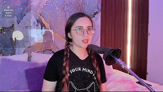 centaurigirl online show from December 4, 4:22 am