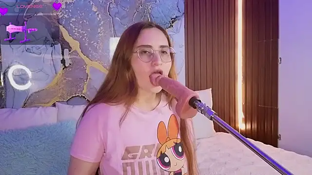 centaurigirl online show from July 11, 3:18 am