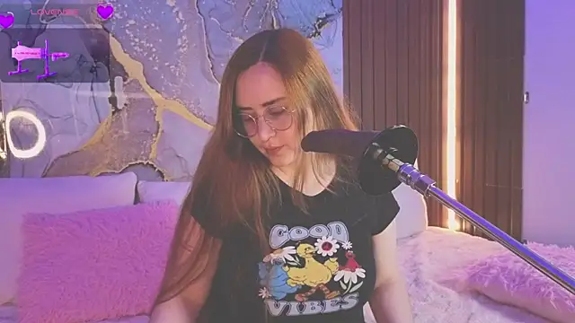 centaurigirl online show from June 26, 3:34 am