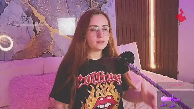 centaurigirl online show from June 1, 3:29 am