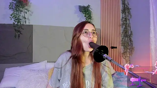 centaurigirl online show from April 1, 4:58 am