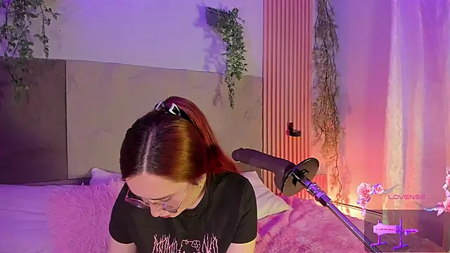 Snapshot of centaurigirl chatting on February 19, 4:31 am centaurigirl online show from February 19, 4:31 am