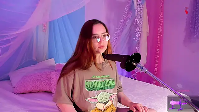 centaurigirl online show from April 22, 3:46 am