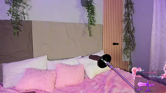 centaurigirl online show from April 6, 4:41 am