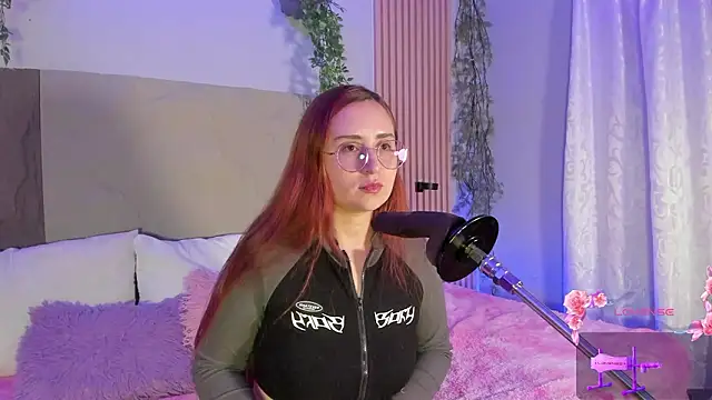 Snapshot of centaurigirl chatting on March 1, 5:07 am centaurigirl online show from March 1, 5:07 am