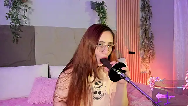 centaurigirl online show from April 8, 11:50 pm